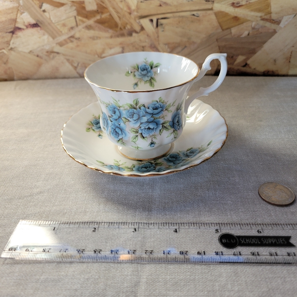 Royal Albert Blue Rose Teacup and Saucer(T8) - Picture 2 of 7